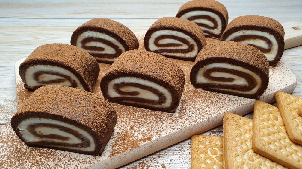 Десерт из печенья без выпечки: шоколадный рулет рецепт с сыром рикотта, ГуруВкуса