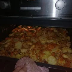 Запечённая картошка с мясом в духовке