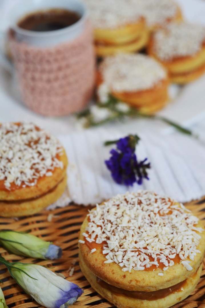 Печенье со сгущенкой и кокосом