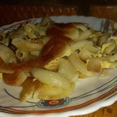 Рожки с яйцами