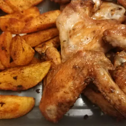 Курица жаренная и картофель айдахо