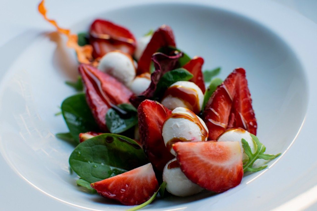 Клубничный капрезе