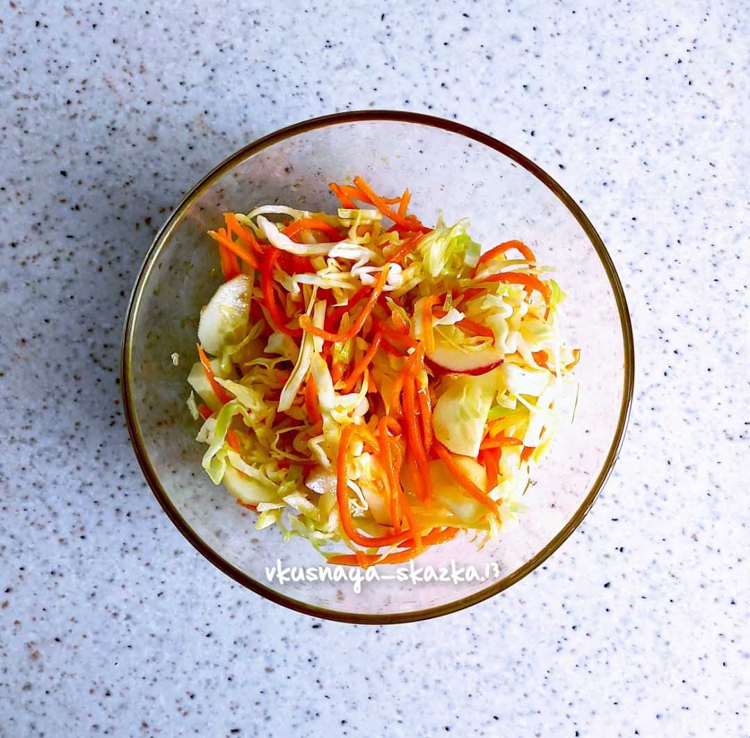 калорийность салата из капусты и огурцов с растительным маслом и зеленью | Дзен