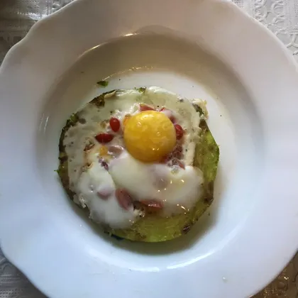 Яйцо в кабачке