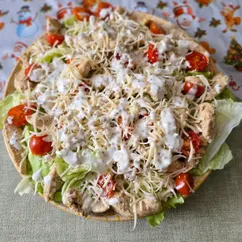 Простой салат цезарь с курицей. Салат можно приготовить на Новый год