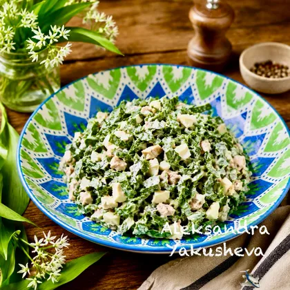 Салат из черемши с яйцами и курицей