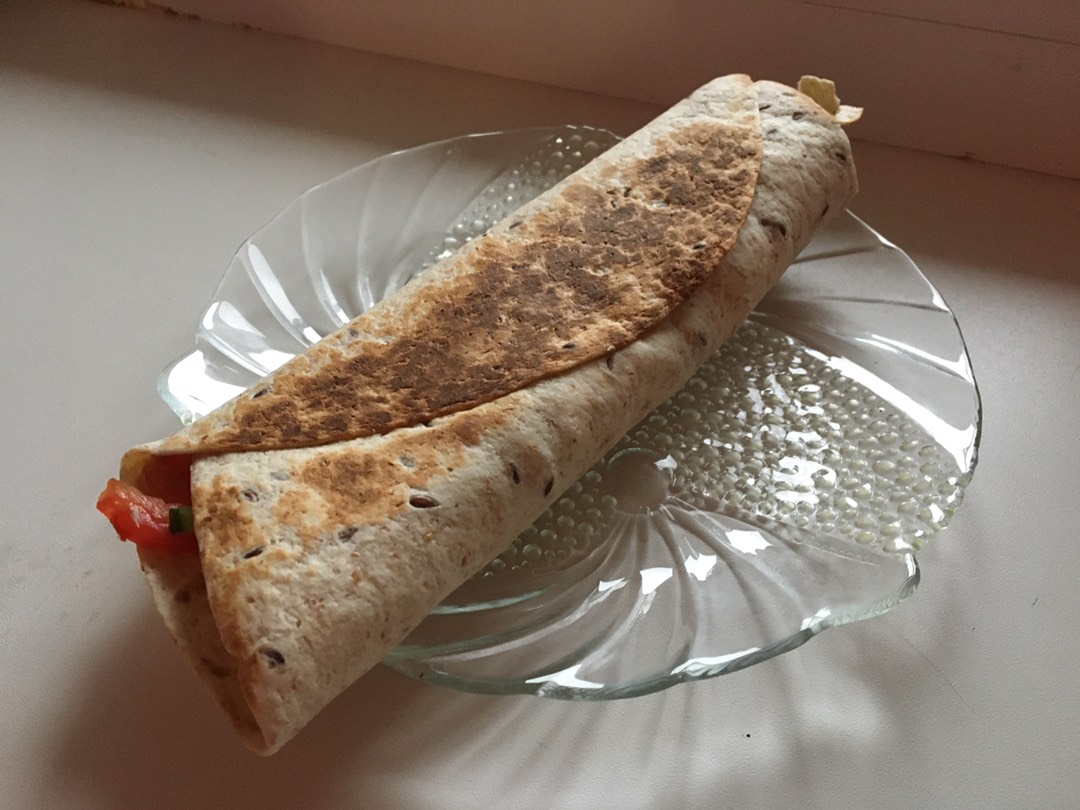 Тортилья с курицей и овощами на завтрак или перекус 🌯