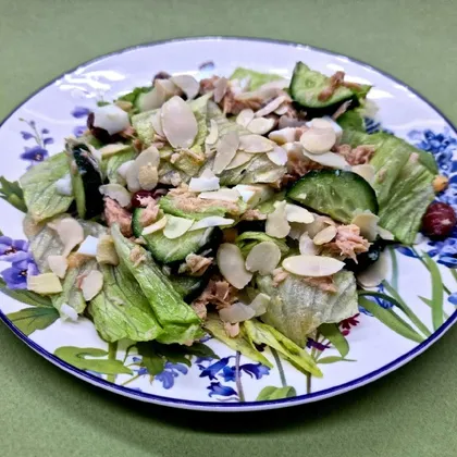Лёгкий салат из тунца