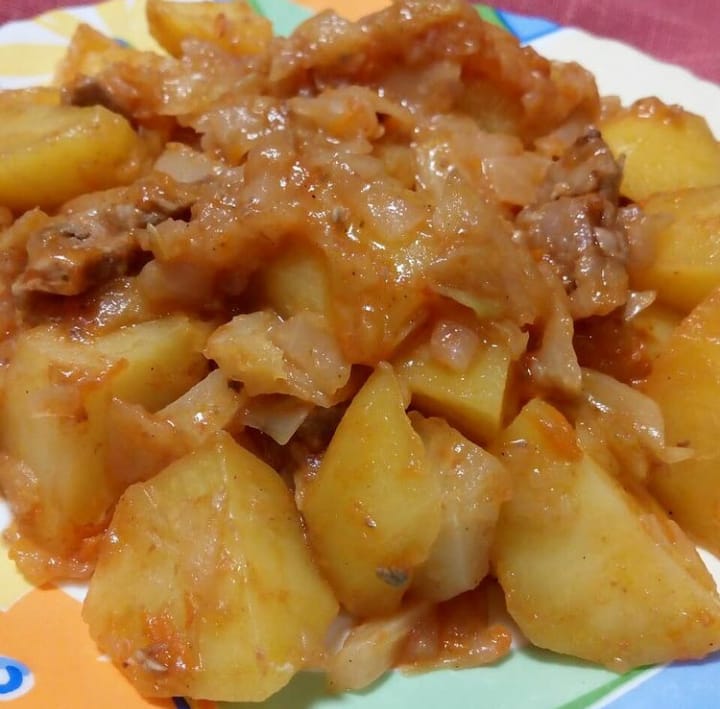 Идея для ужина! Мясо тушёное с картофелем и капустой