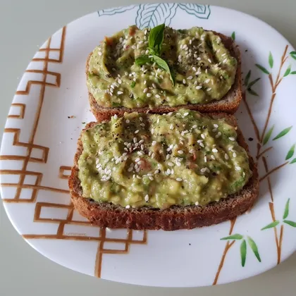 Бутерброды с соусом из авокадо 🥑