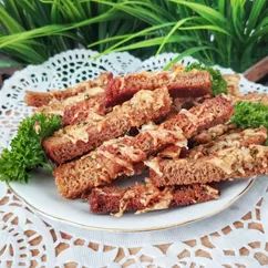 Сухарики в духовке из черного хлеба