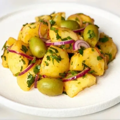 Теплый картофельный салат - а если приготовить с молодой картошечкой…