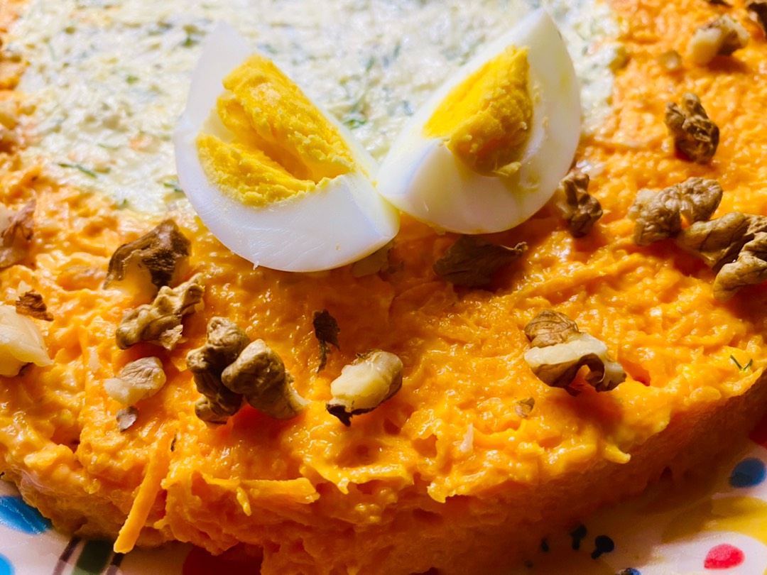 Салат из сыра и моркови, на новый лад