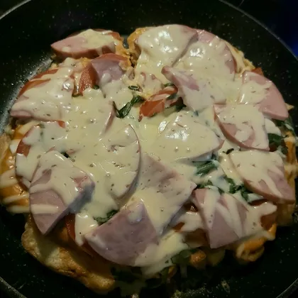 Пицца на сковороде с основой из белого хлеба