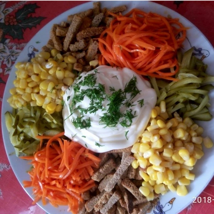 Салат Цветик Семицветик с корейской морковкой и курицей рецепт с фото пошагово
