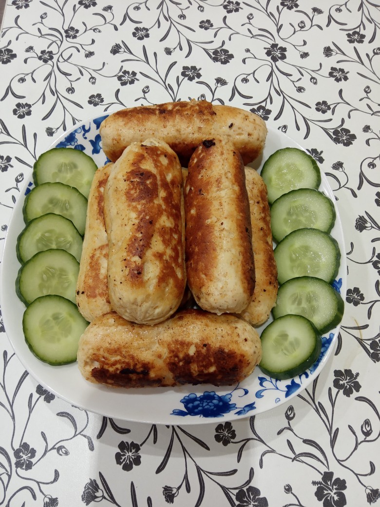 Домашние сосиски с курицей