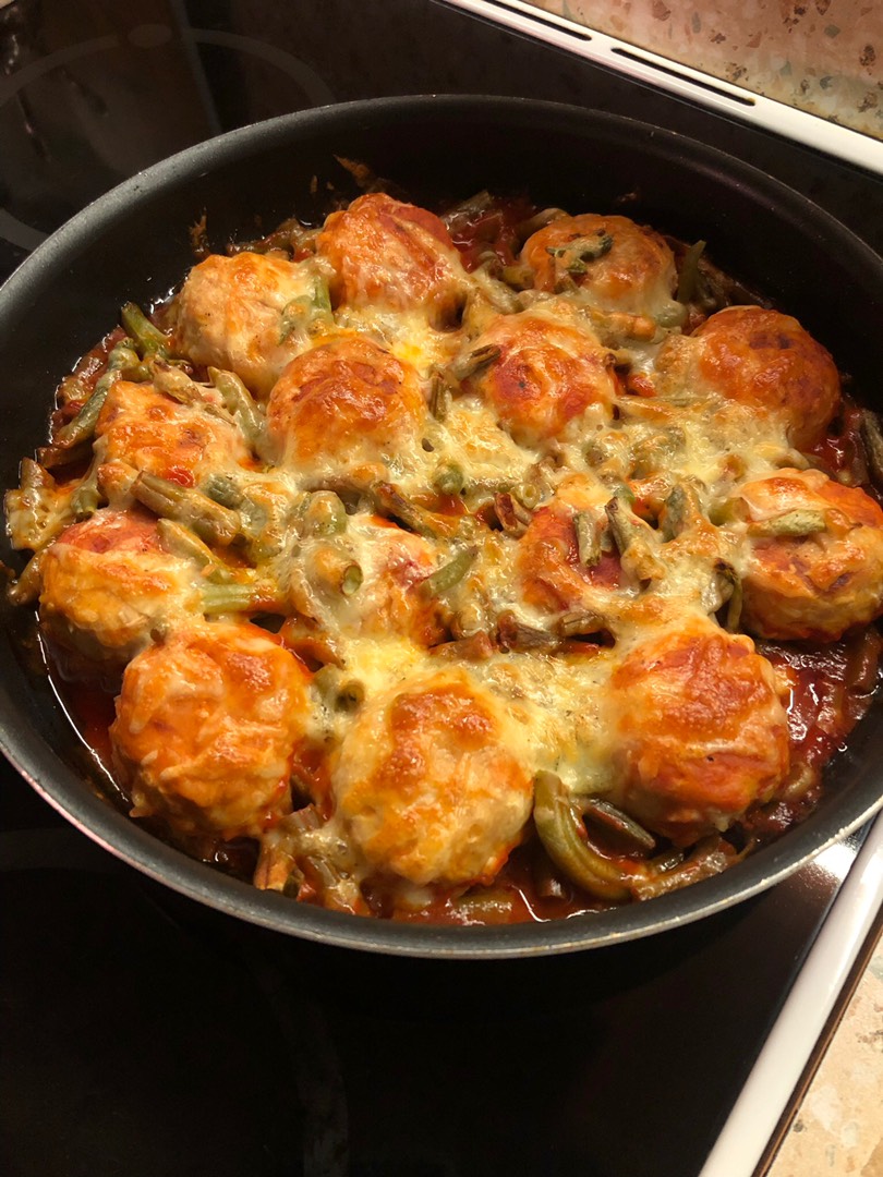 Ежики из бедра индейки со стручковой фасолью