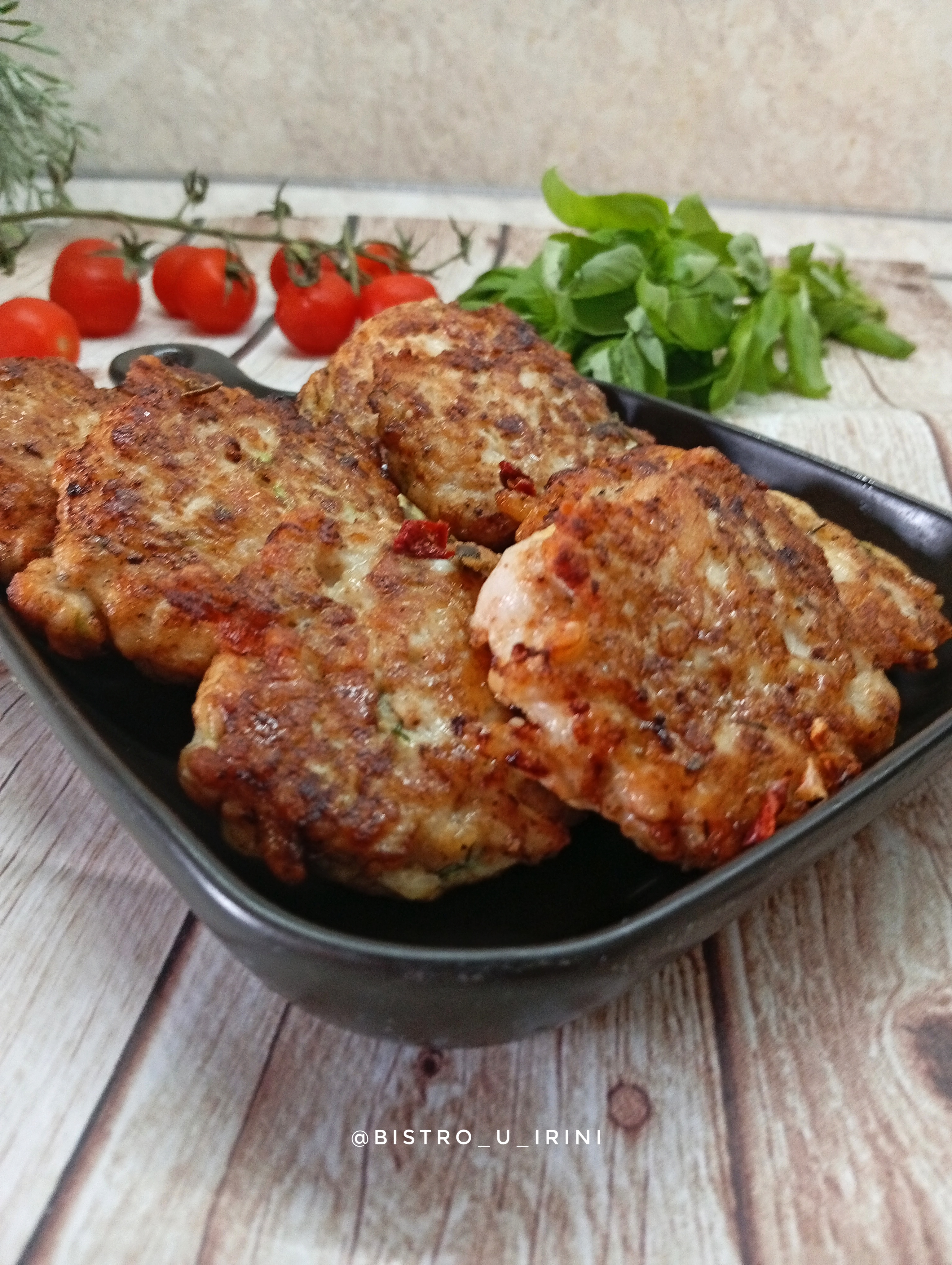 Куриные оладьи с кабачком и сыром