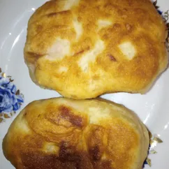 Пирожки с колбасой😋