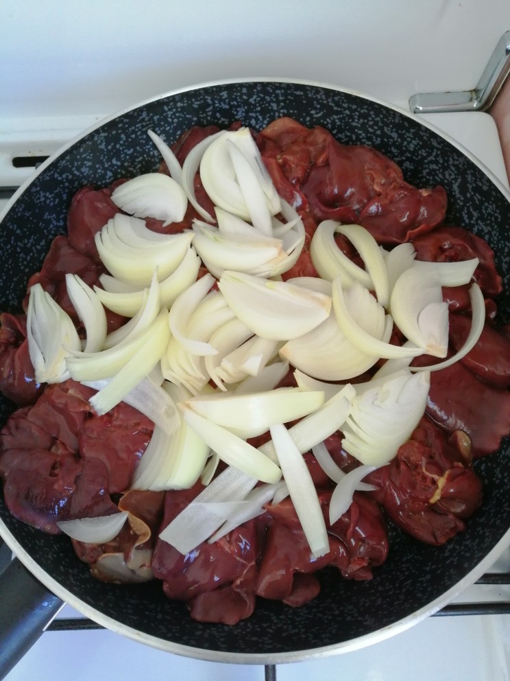 Печень куриная с луком