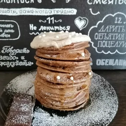 Шоколадные панкейки с кофейным безе в медовом сиропе 🥞