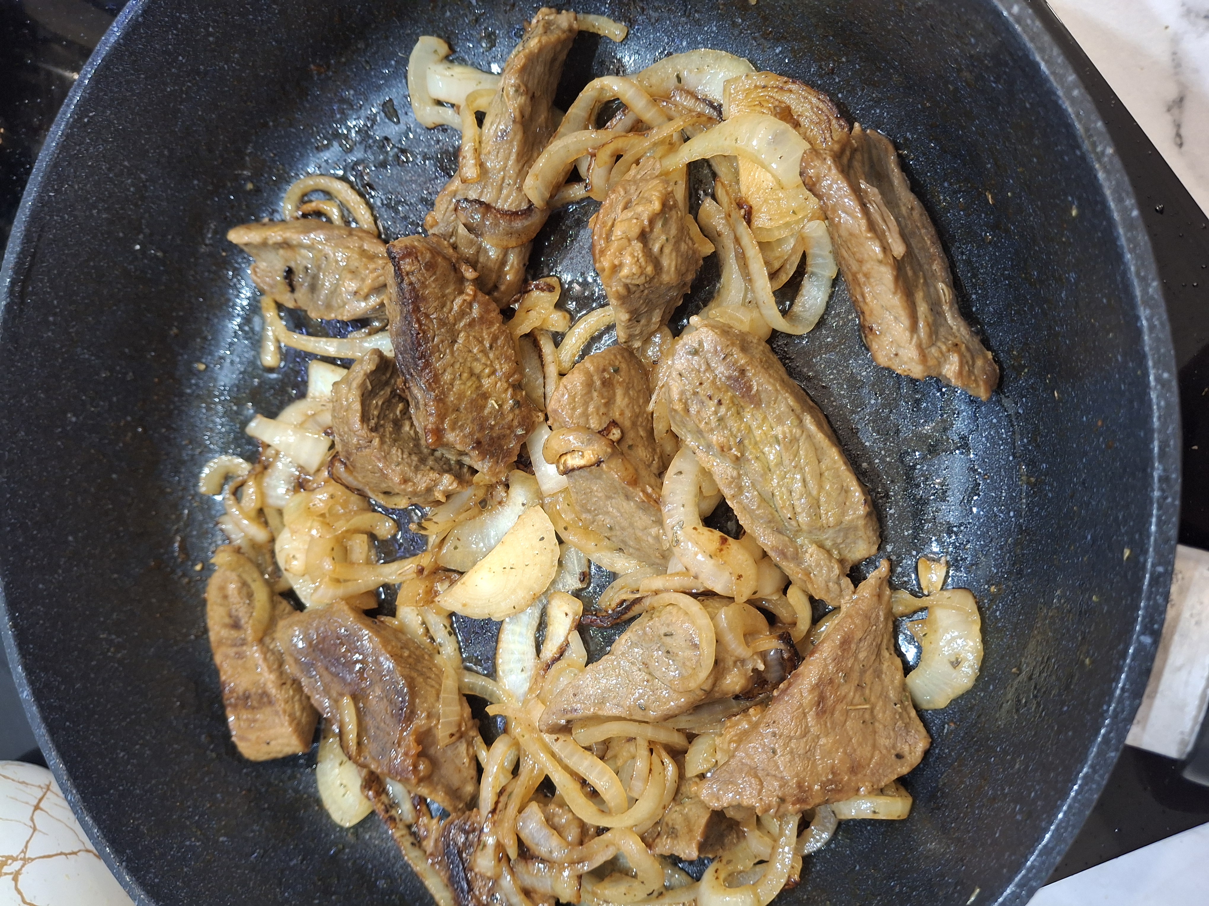 Мясо жареное на сковороде