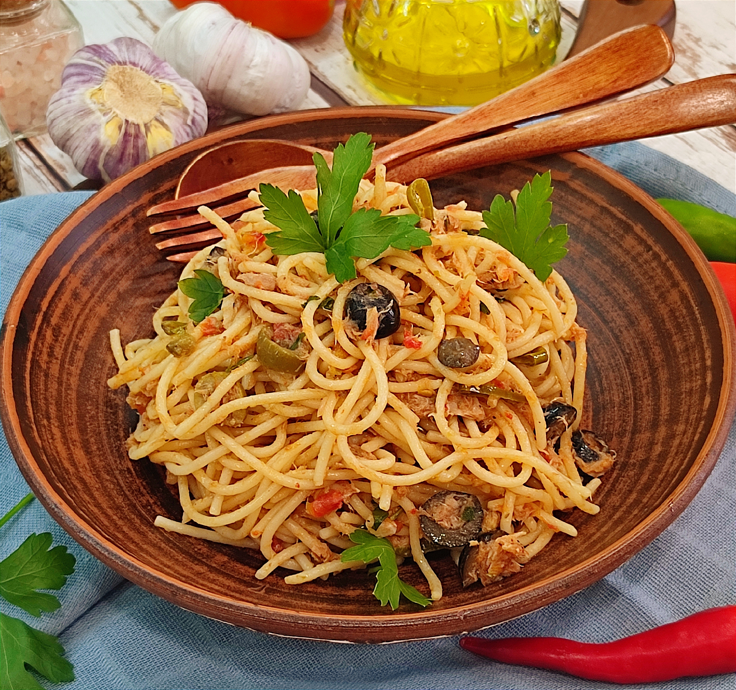 Спагетти Путанеска с тунцом