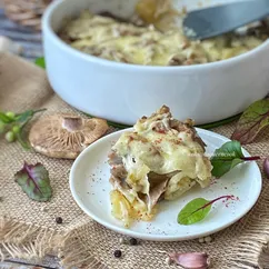 Картофель с грибами и сыром в духовке