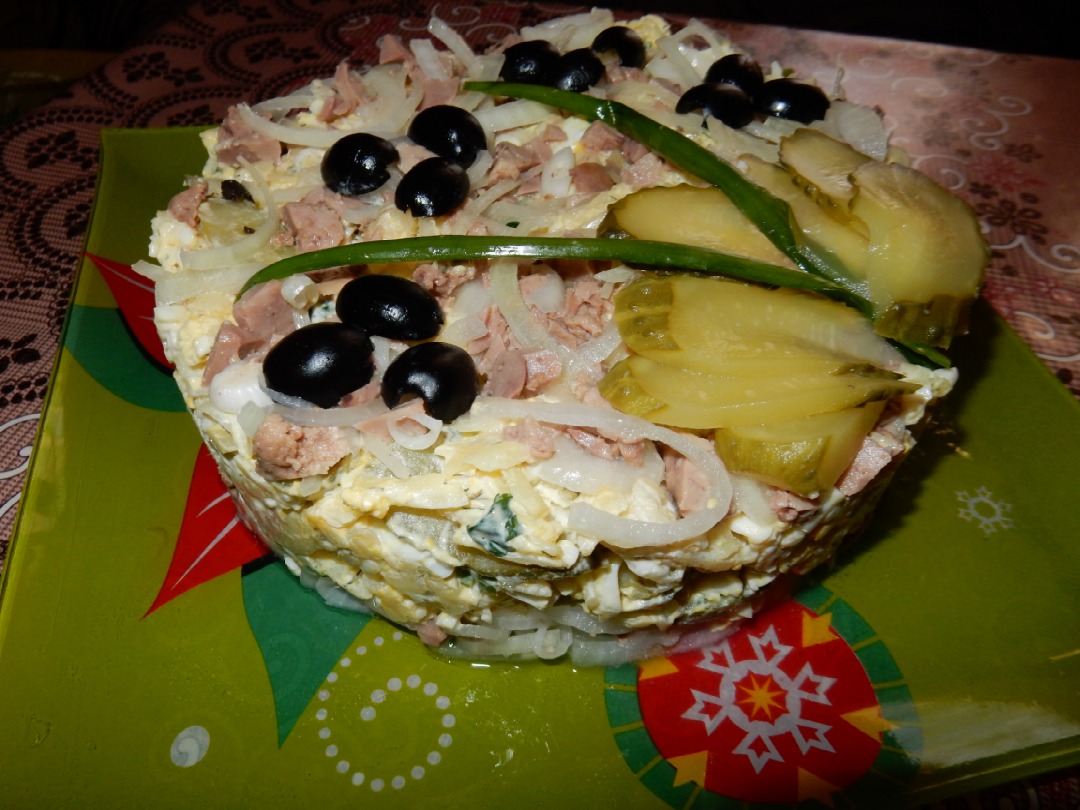 Салат с печенью трески