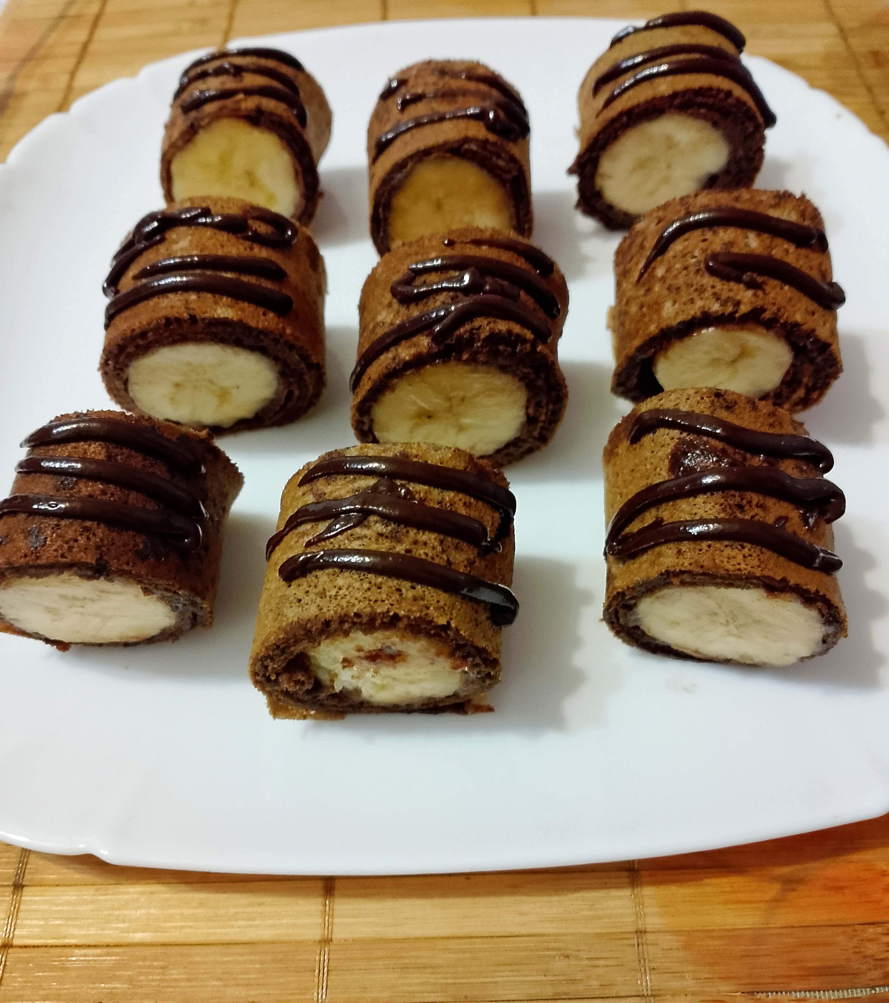 Шоколадно-кофейные блины-роллы с бананом