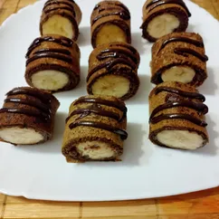Шоколадно-кофейные блины-роллы с бананом