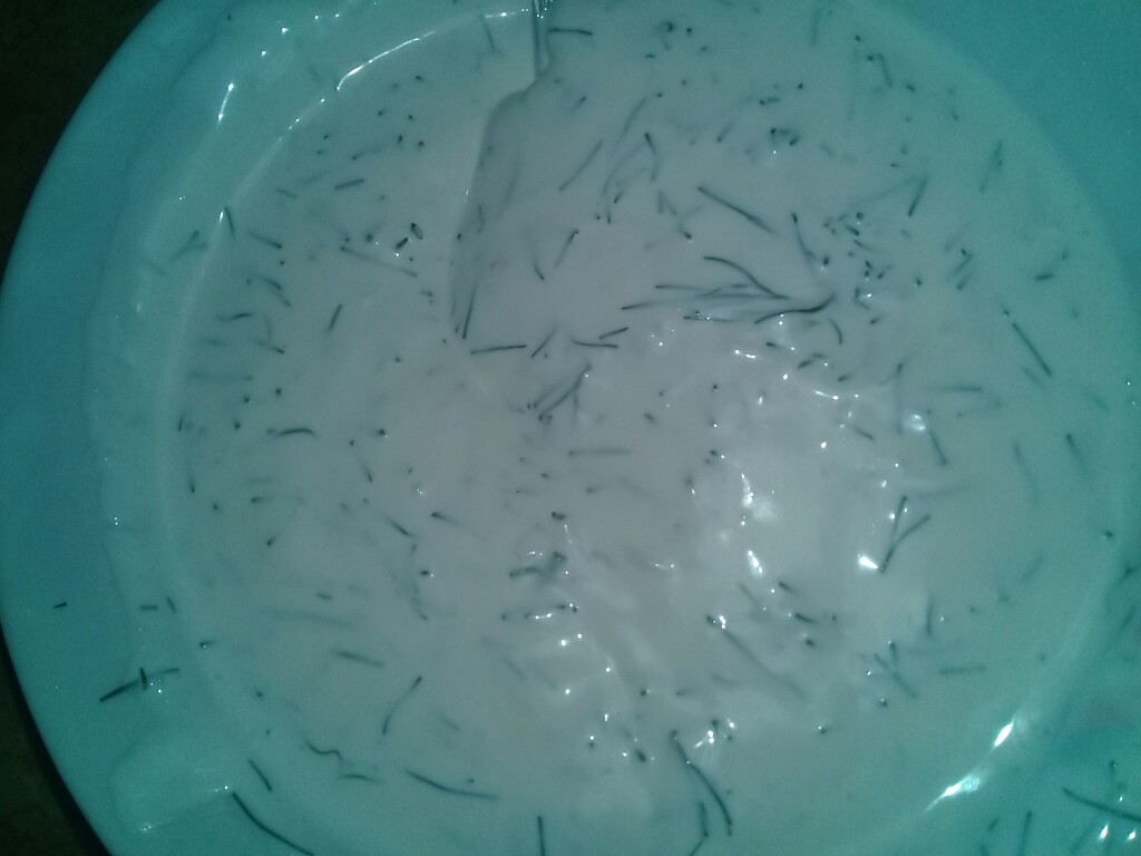 Соус сметанно чесночный с зеленью