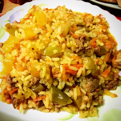 Рис с овощами и тушенкой