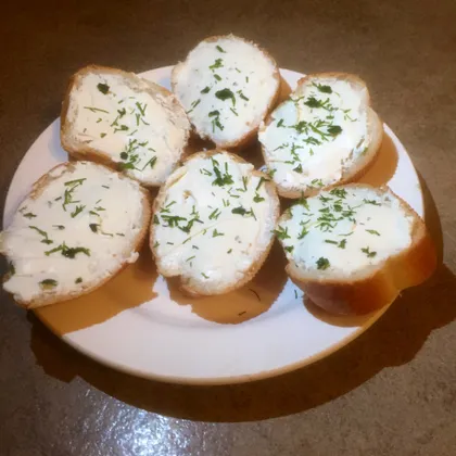 Бутербродик с творожным сыром и укропом