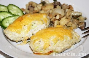 Куриные биточки с рисом и кабачками