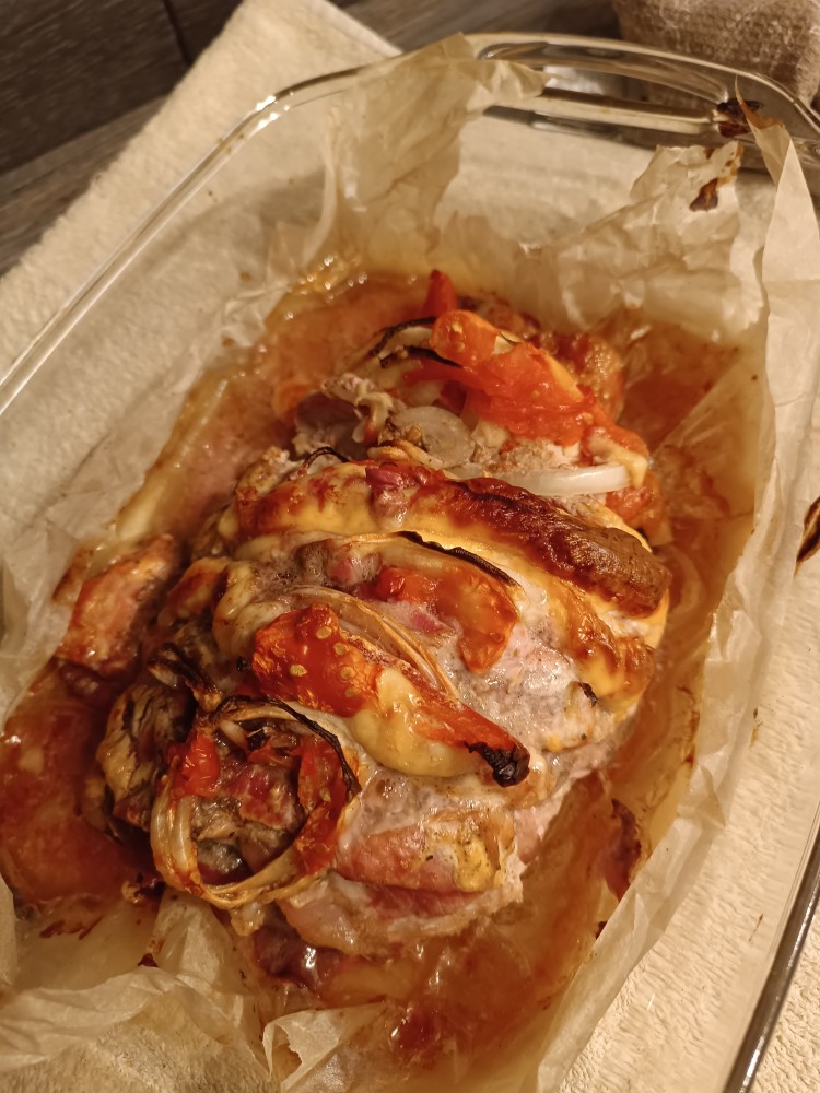 Свинина гормошка с сыром и помидорами