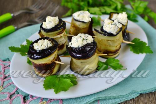 Рулетики из баклажанов с сыром и чесноком