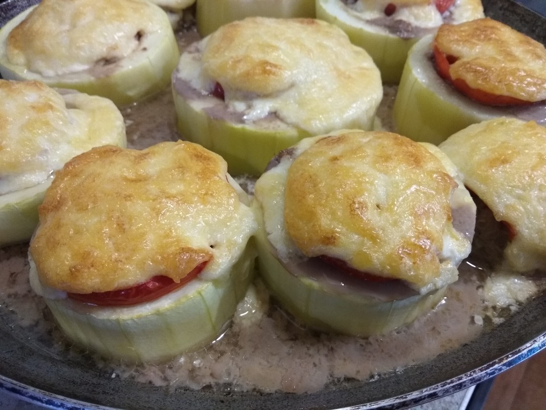 Бочонки из кабачков с мясным фаршем