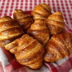 Круассаны из слоеного дрожжевого теста с шоколадом 🥐🍫