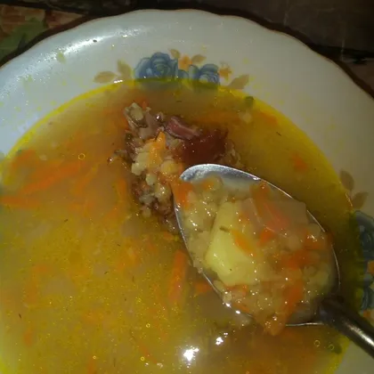 Чечевичный суп с копченными ребрами