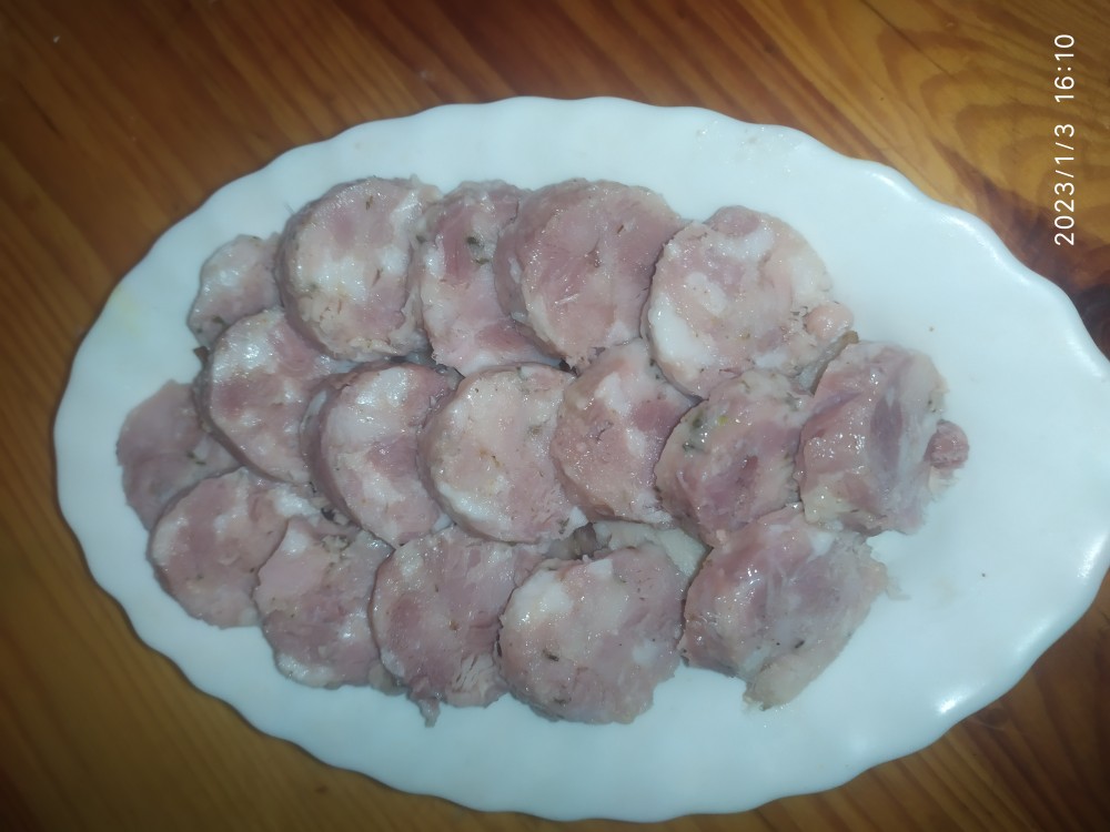 Домашняя колбаса из свинины с курицей