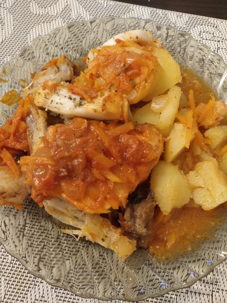 треска под маринадом на сковороде из моркови и лука томатной пасты | Дзен