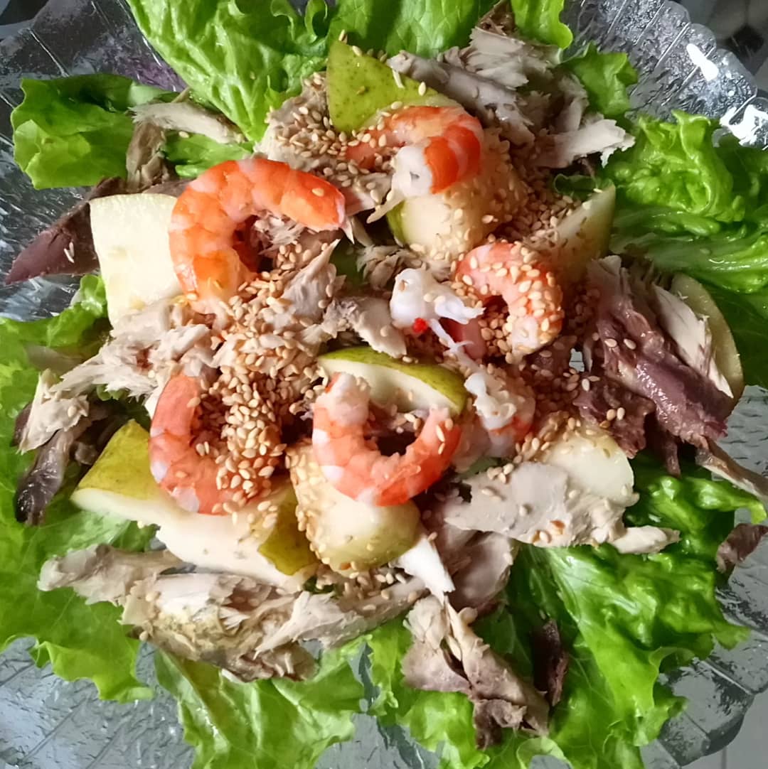 Лёгкий салат из морской рыбы с креветками и грушей #чемпионатмир