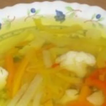 Простой летний овощной суп с помидорами