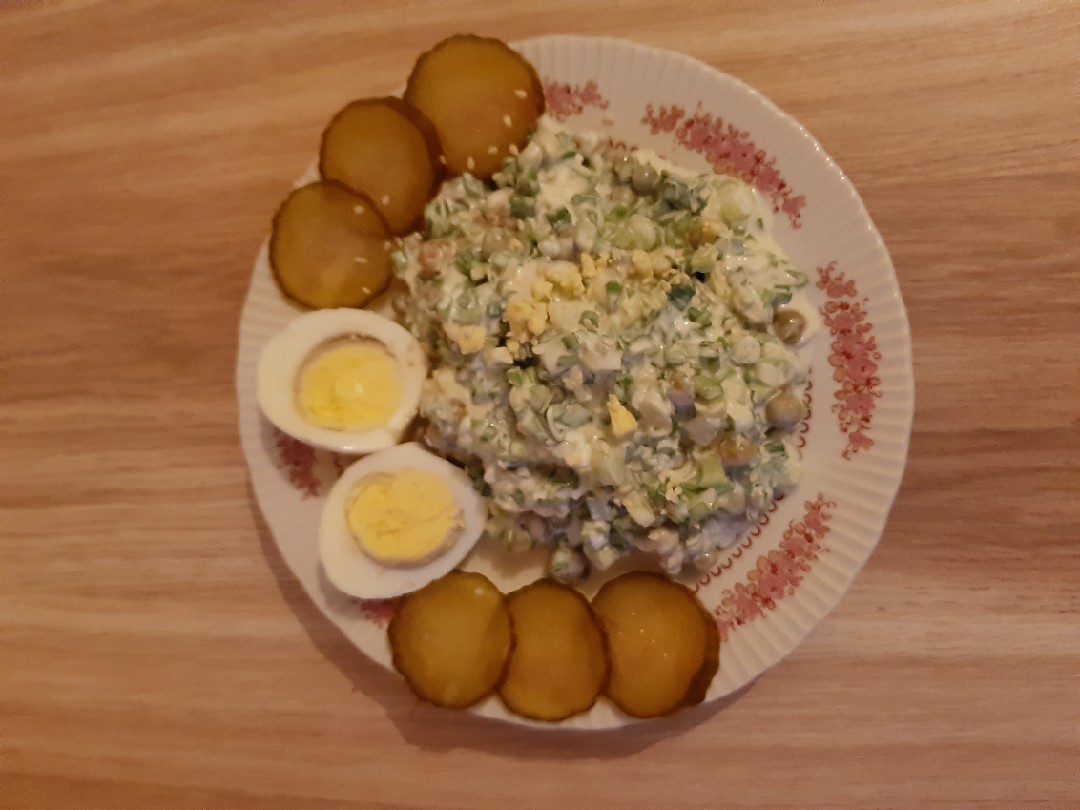 Зелёный салат с яйцом