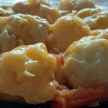 Картофель отварной с сыром и помидорами