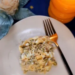 Рыбный салат с горошком