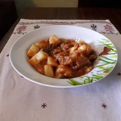 Жаркое из говядины с картошкой и грибами