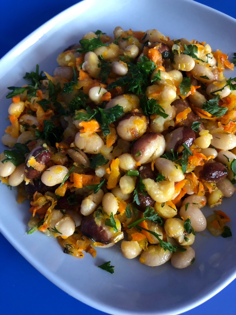 Фасоль отварная с морковью