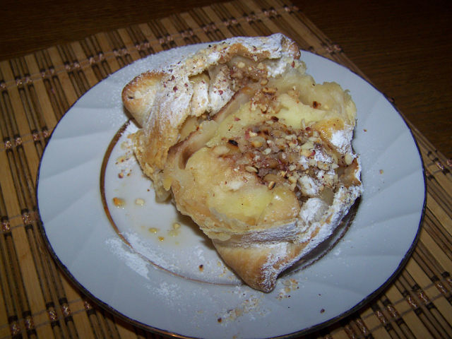 Яблоко в слоёном тесте